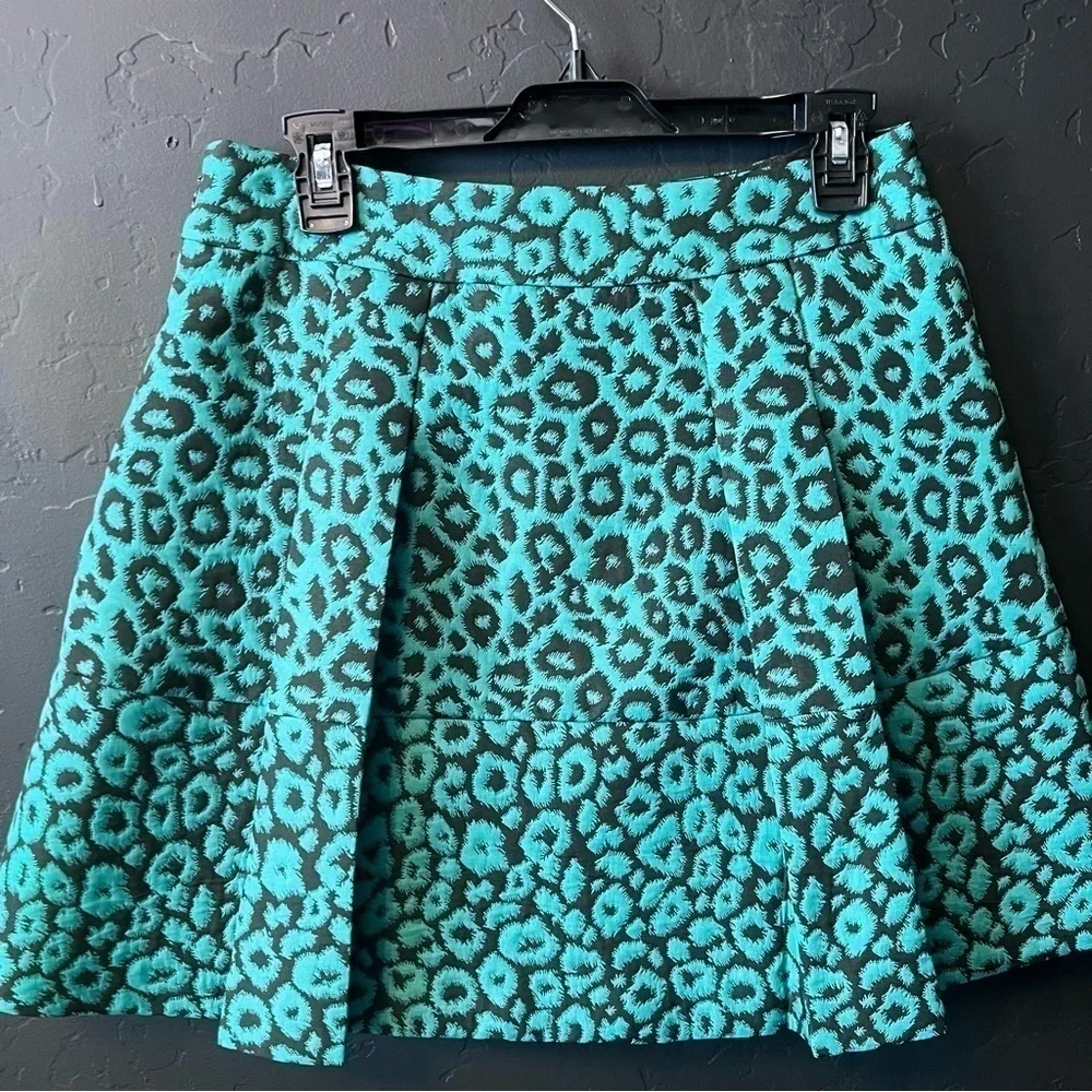 Banana Republic Women's Green and Black Skirt Size: 8 Color :Green/ Black print